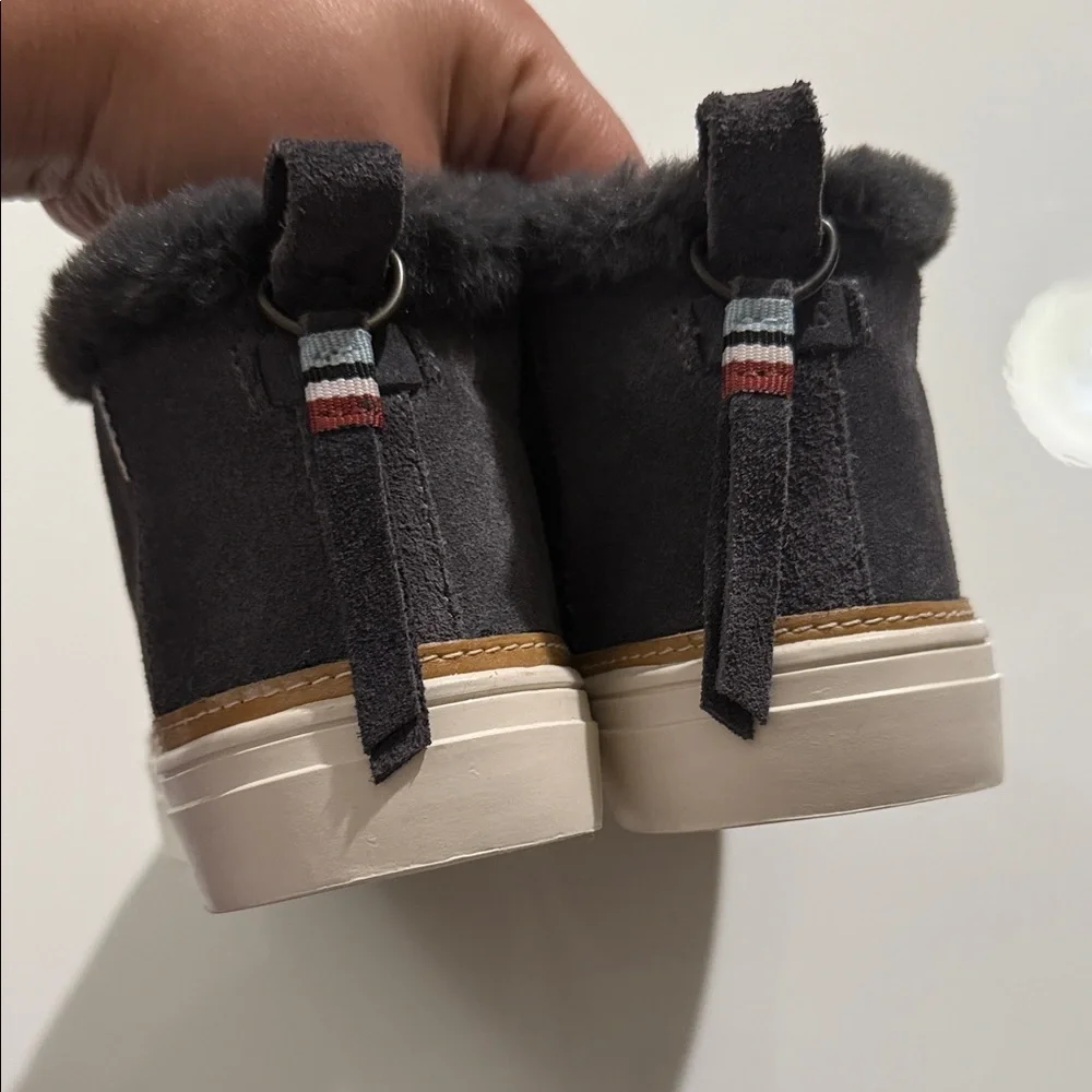 Toms Paxton Booties Womens 7.5 Slip-On Water Resistant Gray Suede Fur Lined